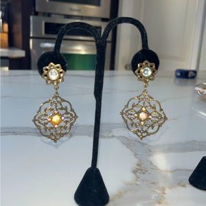 Costume jewelry antique brass color with rhinestones earrings